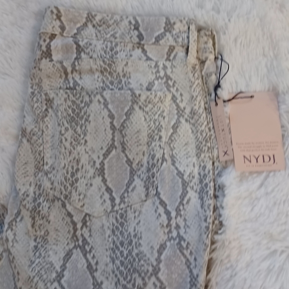 NYDJ Ami Skinny Light Snake Print Soft Jeans Pants Tummy Tuck SZ 12 - Picture 7 of 10